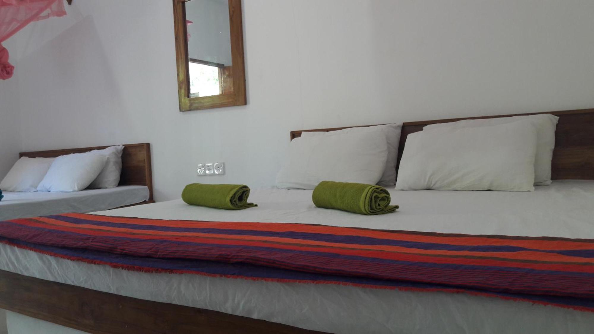Share Safari House Udawalawe Bed and Breakfast Exteriör bild