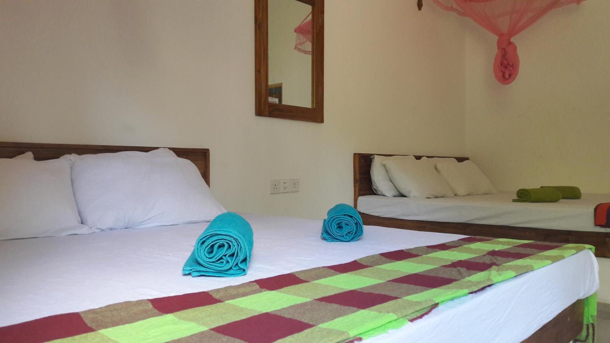 Share Safari House Udawalawe Bed and Breakfast Exteriör bild