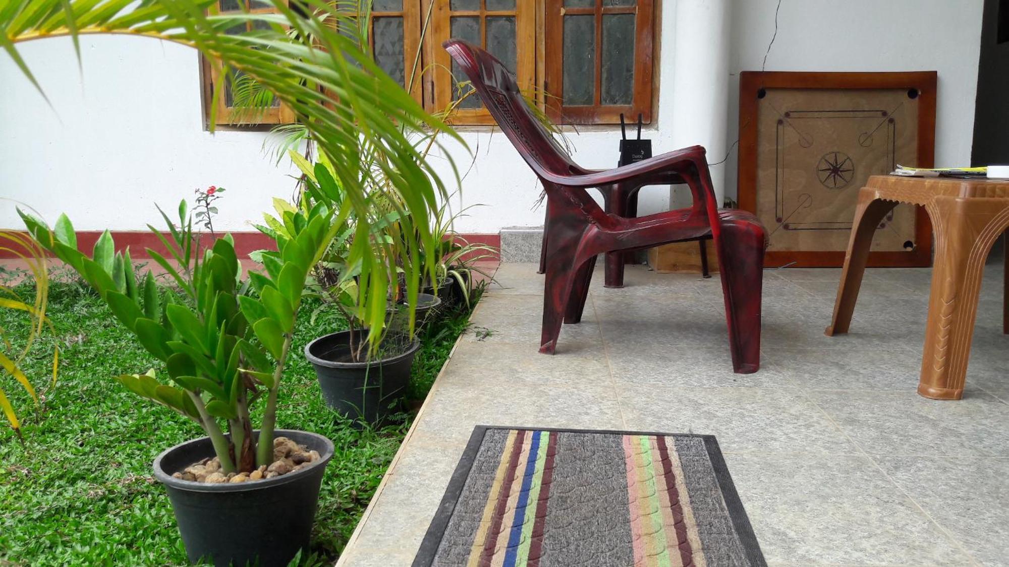 Share Safari House Udawalawe Bed and Breakfast Exteriör bild